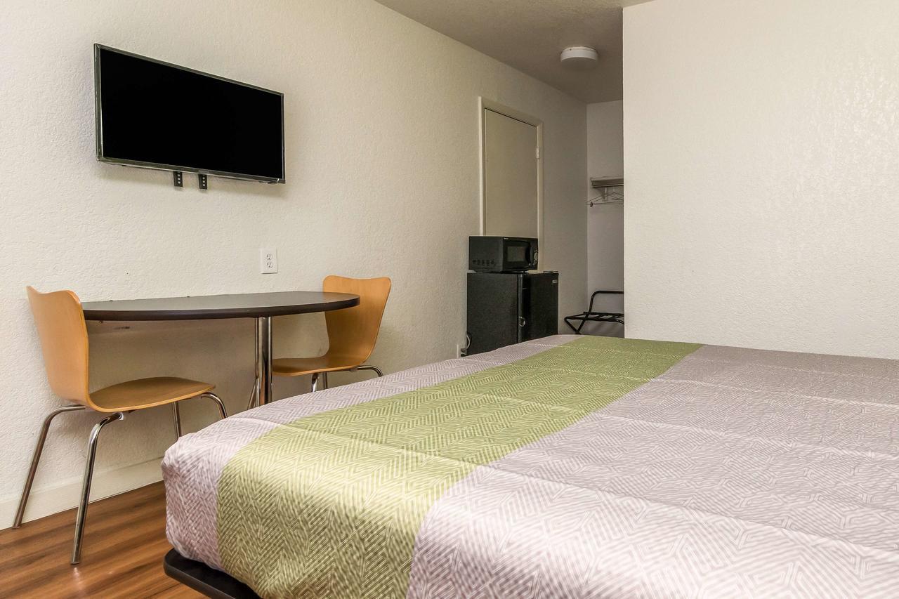 Motel 6 Fort Worth North Haltom City Extérieur photo