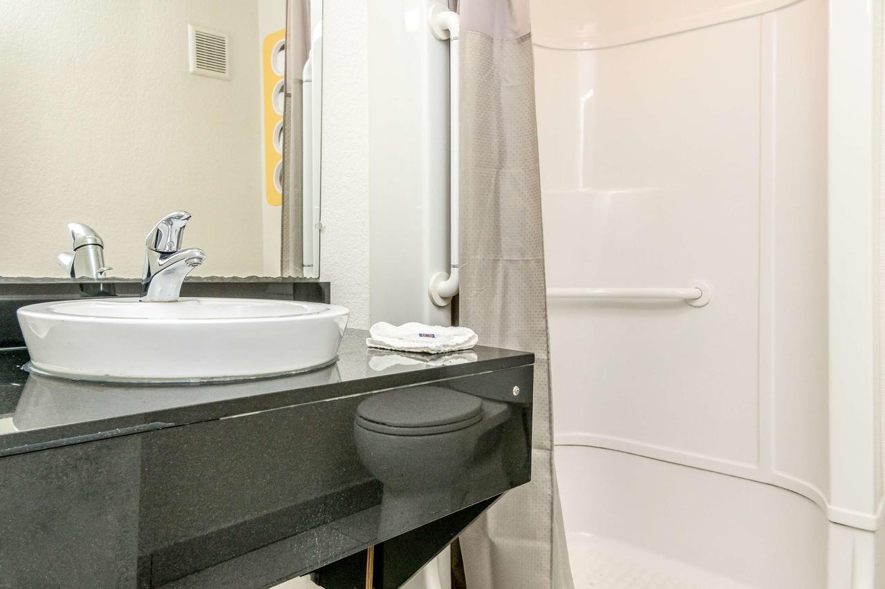 Motel 6 Fort Worth North Haltom City Extérieur photo